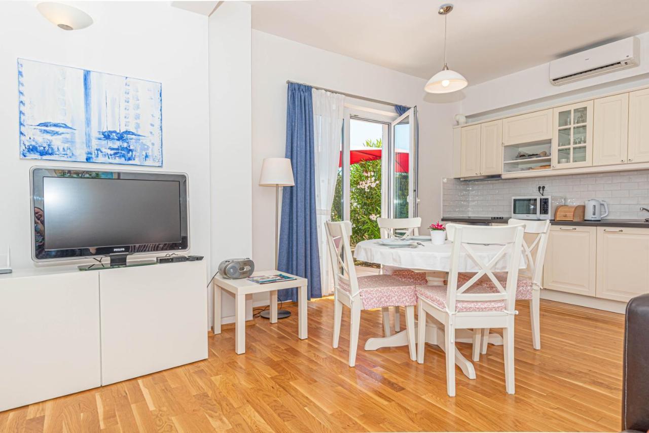 Apartments Villa Tribunj Трибунь Экстерьер фото