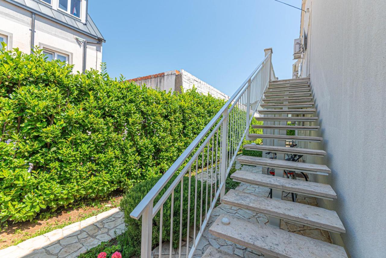 Apartments Villa Tribunj Трибунь Экстерьер фото